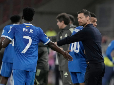 Atletiko može da bude za Ćabija Alonsa i krajnja stanica u Realu