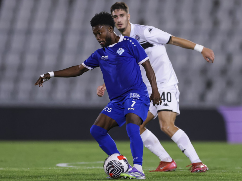 Daglas Ovusu na meču sa Partizanom