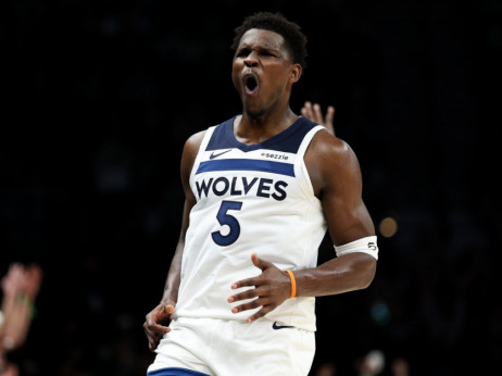 Edvards stigao do jubileja, Minesota do pobede protiv Klivlenda