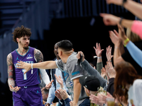 (VIDEO) Lamelo Bol, kralj ludih šuteva