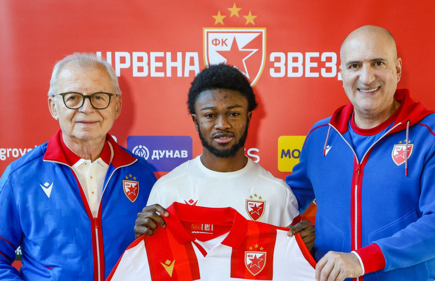 Daglas Ovusu sa dresom Crvene zvezde