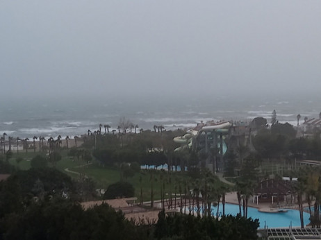 (VIDEO/FOTO) Superigaši pobegli od minusa, dočekala ih kiša i jak vetar