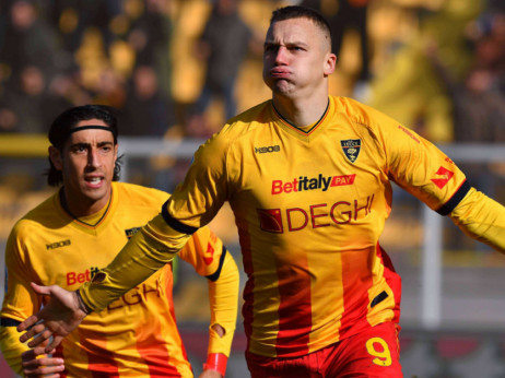 (VIDEO) Uzalud gol Štulića u prvom minutu: Parma uz auto-gol i dva igrača više odnela ceo plen