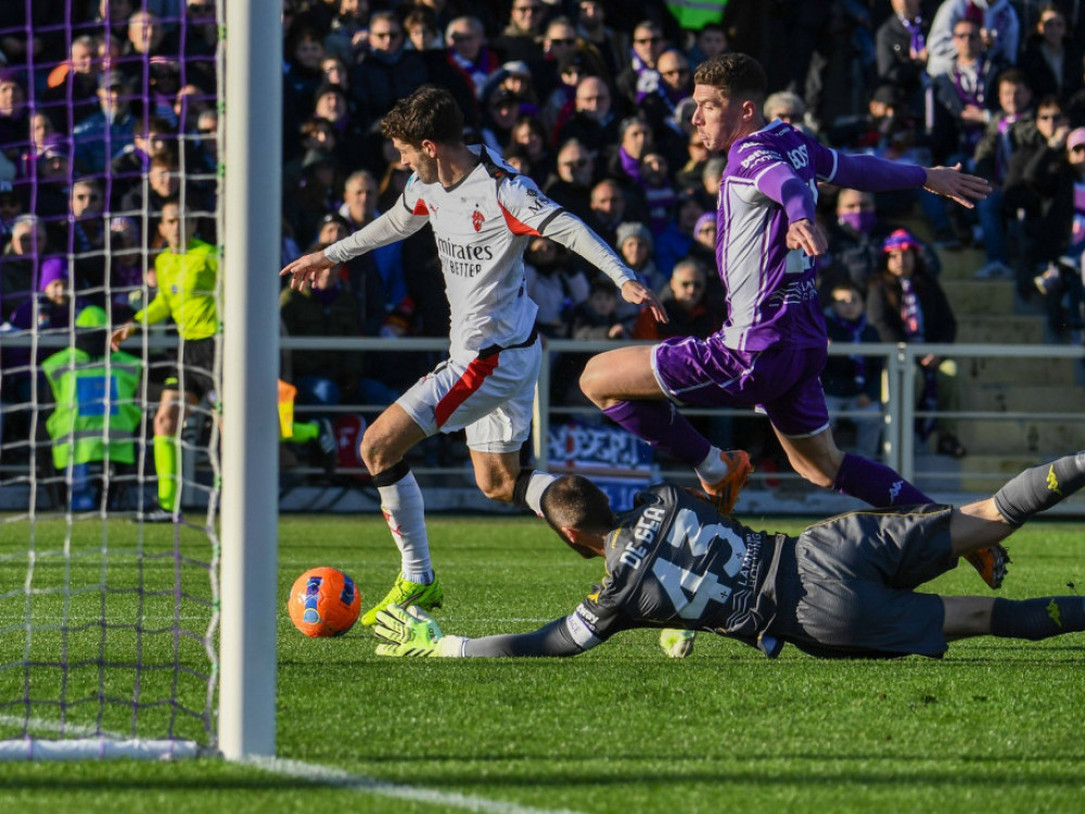 Fudbaleri Milana i Fiorentine, na meču 20. kola Serije A