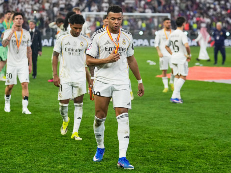 Skandalozni Mbape zaboravio na fer-plej: Francuz nije želeo da gleda kako Barsa podiže pehar