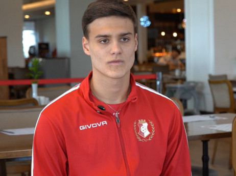 (VIDEO) Lazar Miladinović za Arena sport o Napretku, Zvezdi, planovima: Cilj je da izgradim svoje ime i budem bolji od oca