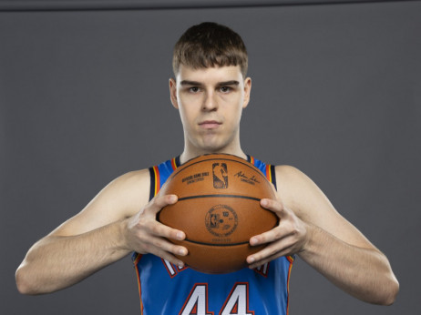 (FOTO) Nikola Topić ponovo na parketu: Vratio sam se