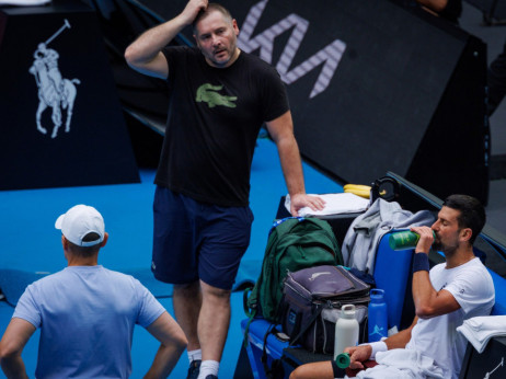 (VIDEO) Đoković zabrinuo navijače: Nije dobro, prekinuo trening zbog bolova