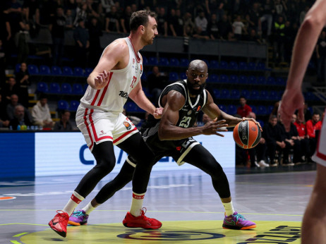 (UŽIVO, VIDEO) Partizan - Olimpijakos (1/4): Crno-beli nemaju odgovor za trojke Grka