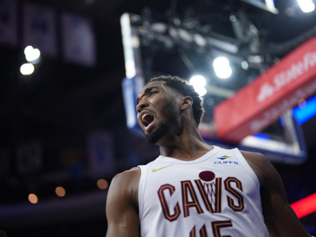 (VIDEO) Mičel dominirao: Klivlend posramio Sikserse u Filadelfiji