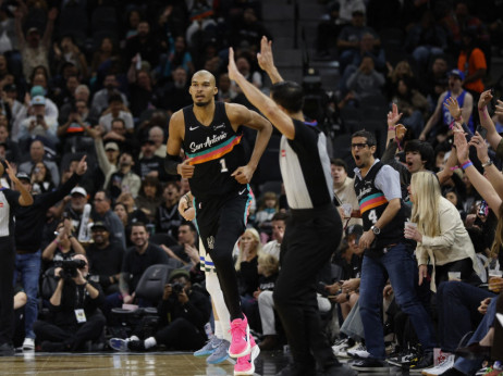 (VIDEO) Vembi dominirao, San Antonio deklasirao Milvoki
