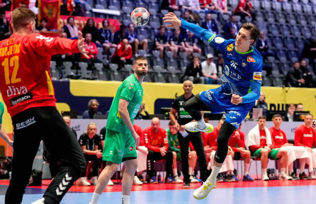 Domen Makuc postiže gol za Sloveniju