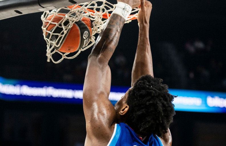 Dan Oturu, igrač Hapoela