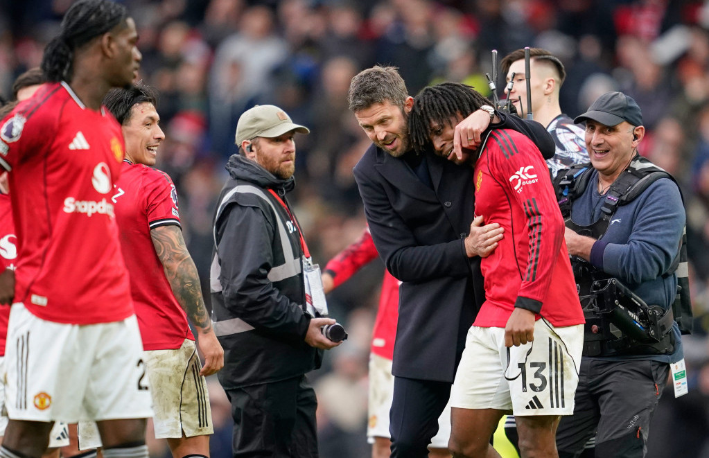 Majkl Kerik grli Kobija Mejnua