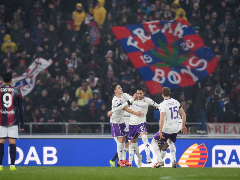 Fudbaleri Fiorentine i Bolonje, na meču 21. kola Serije A