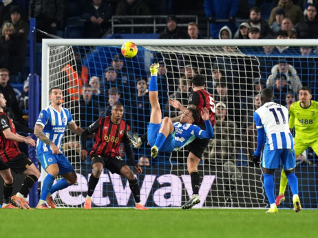 (VIDEO) Petrović sve branio do makazica Kostulasa: Brajton remek delom u nadoknadi vremena izbegao poraz