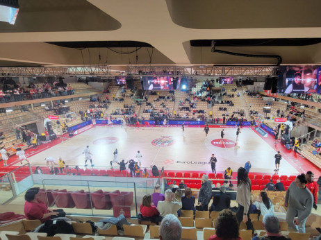 (FOTO) Siromašna poseta u Monaku: Zvezda ima podršku, ali su tribine poluprazne