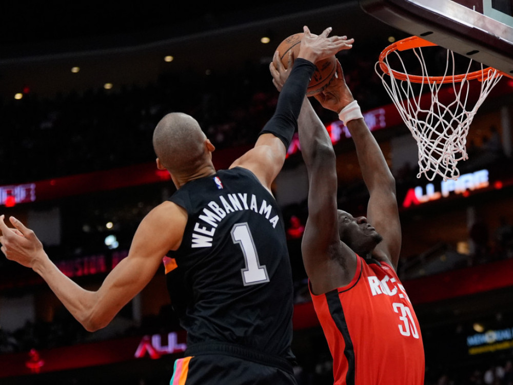 Viktor Vembanjama u duelu sa Kapelom