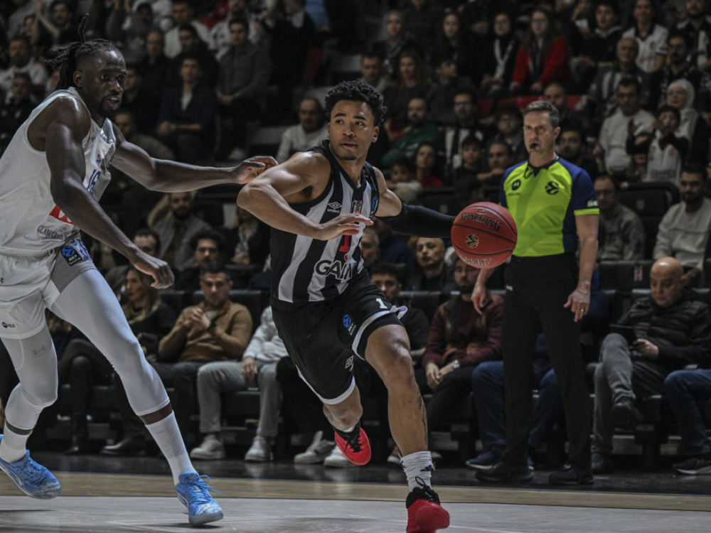 Devon Dotson u dresu Bešiktaša