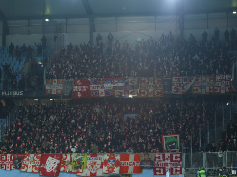 (VIDEO) Navijači Zvezde slave pobedu u Malmeu, ali i plasman u nokaut fazu UEFA Lige Evrope