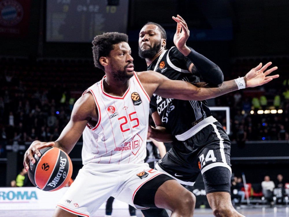 Bruno Fernando i Daniel Oturu