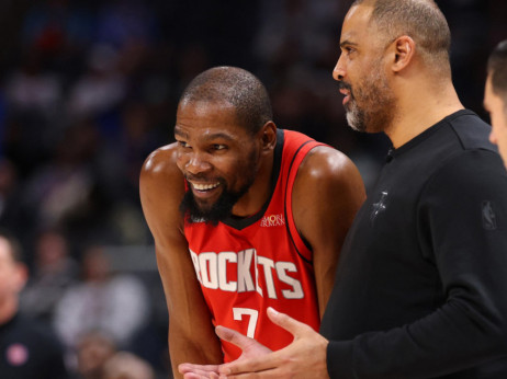 (VIDEO) Navijač Detroita razbesneo Kevina Durenta: Pored koševa "pljuštale" i psovke