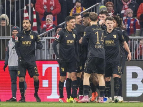 Šok u Minhenu, Augsburg naneo Bajernu prvi poraz u sezoni: Lajpcig ubedljiv u Hajdenhajmu