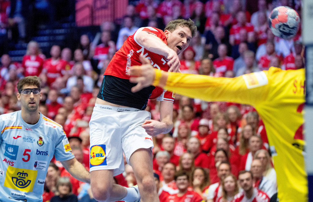 Magnus Landin daje gol za Dansku