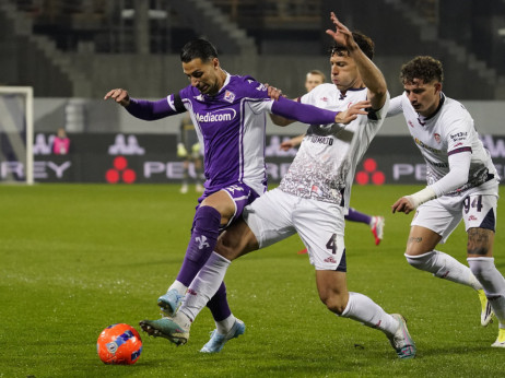 Korak nazad Fiorentine, Kaljari slavio na "Frankiju"