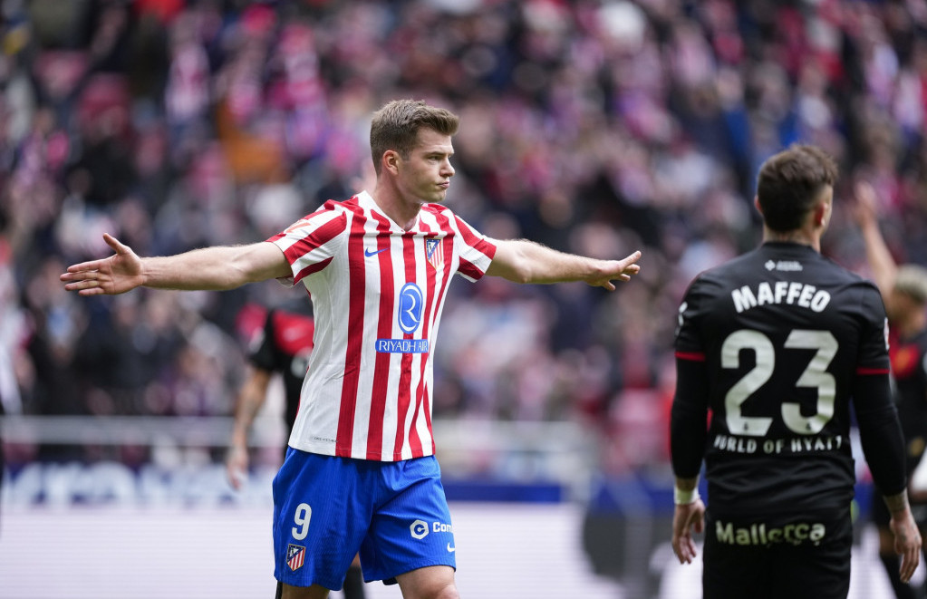 Alekaander Serlot slavi gol protiv Majorke