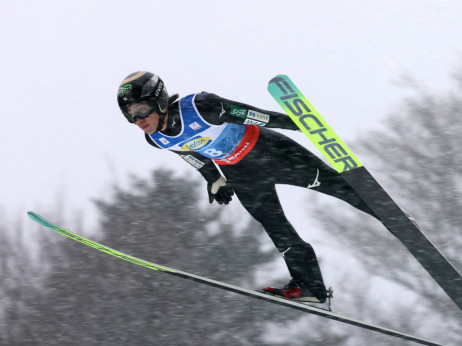 Japanci su svetski prvaci u skijaškim letovima, Prevcu nestvarno otpala skija na zaletištu