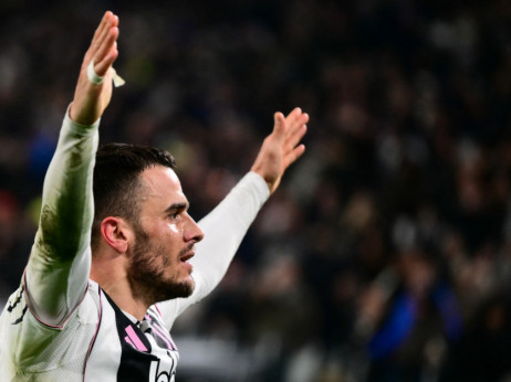 Juventus zaboravio Kaljari i "recnuo" Napoli: Kostić i društvo "trojkom" po šampionu