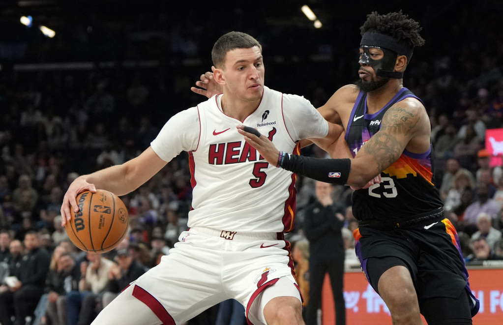 Nikola Jović u duelu sa Džordanom Gudvinom (Finiks)