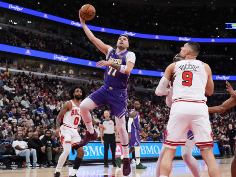 Maestralni Dončić pokvario veselje Bulsima: Lejkersi slavili u Čikagu, dabl-dabl Vučevića