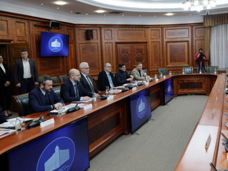 Direktor ACG, gospodin Nebojša Žugić, na sastanku sa premijerom Đurom Macutom u cilju razvoja školskog sporta u Srbiji