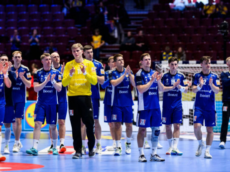 Šok na EP za rukometaše: Island pobedio Švedsku, pa prosuo sve remijem protiv Švajcarske