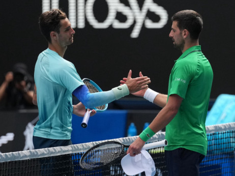 Novak Đoković u polufinalu Australijan opena, Muzeti predao meč