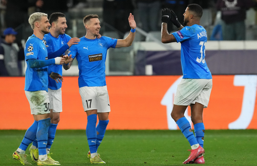 Mislav Oršić slavi gol