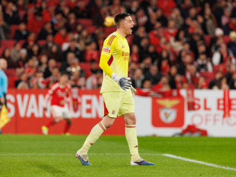 (VIDEO) Bog čuva ludaka, pijanice i MURINjA! Golman Benfike u osmom minutu nadoknade doneo plej-of "orlovima"