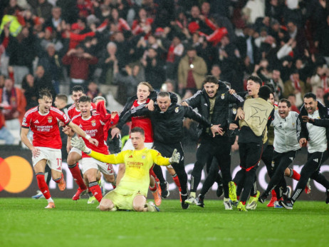 (VIDEO) Bog čuva ludaka, pijanice i MURINjA! Golman Benfike u osmom minutu nadoknade doneo plej-of "orlovima"