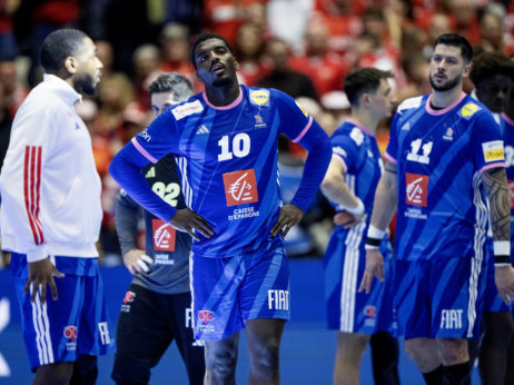 Samouvereni Francuzi nisu hteli kući pre polufinala EP, pa upali u neočekivane probleme