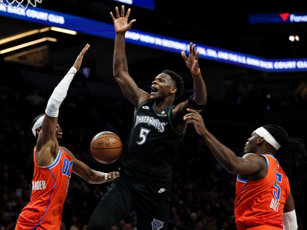 Košarkaši Oklahome i Minesote, u meču NBA