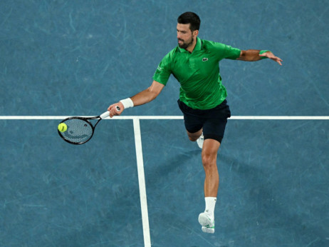 (UŽIVO, FOTO, VIDEO) Novak Đoković - Janik Siner (0:1): Bitka za finale AO, prvi set pripao Italijanu
