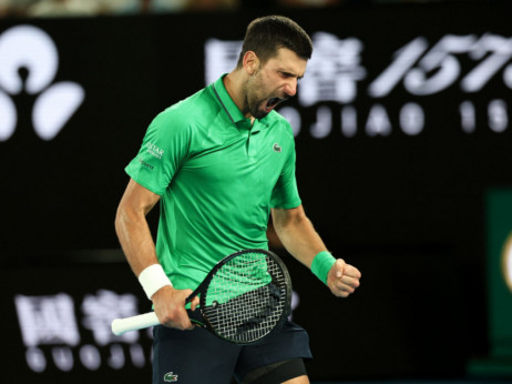 (UŽIVO, FOTO, VIDEO) Đoković - Siner (2:2): Bitka za finale AO, žestoka borba teniskih titana!
