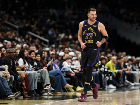 Tristan Vukčević sa klupe posmatrao tripl-dabl dominaciju Luke Dončića