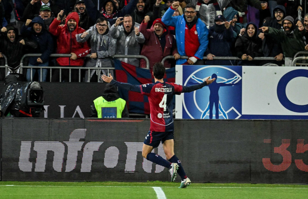 Luka Maciteli slavi gol za Kaljari