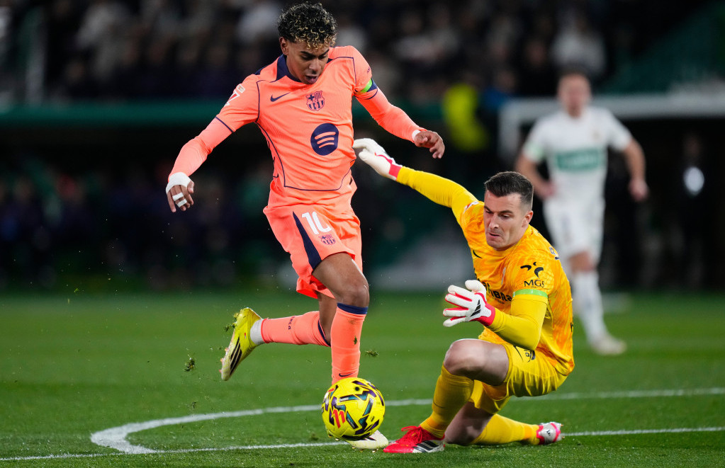 Lamin Jamal postiže gol za Barselonu