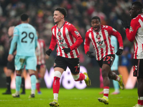 (VIDEO) Sanderlend rutinski do tri boda: „Crne mačke“ pregazile Barnli