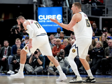 (VIDEO) Jokić dobio udarac koji je baš zaboleo