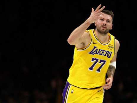 (VIDEO) Dončić i Lebron pregazili Bruklin: Lejkersi ubedljivi u povratku Rivsa